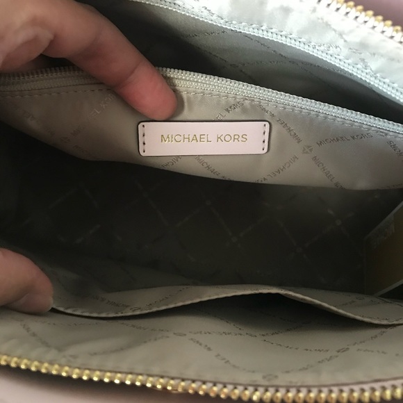 🌼Michael Kors Purse - Picture 12 of 12